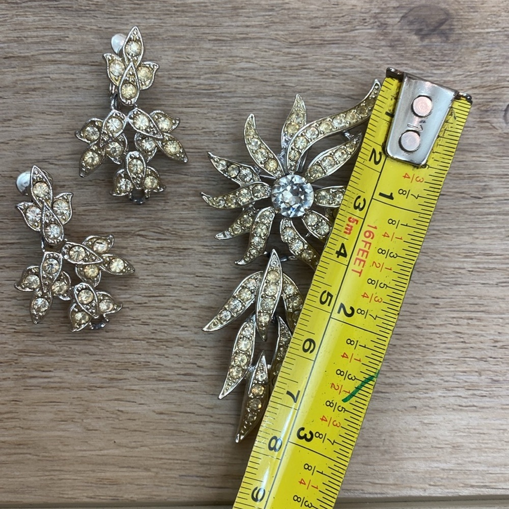 Sarah Coventry Rhinestone Brooch - Picture 2 of 4